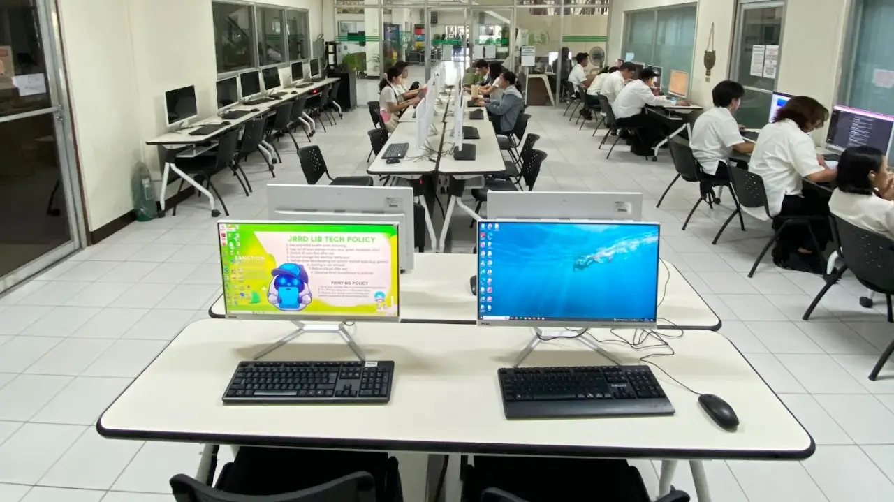 Technology center with computers and internet access